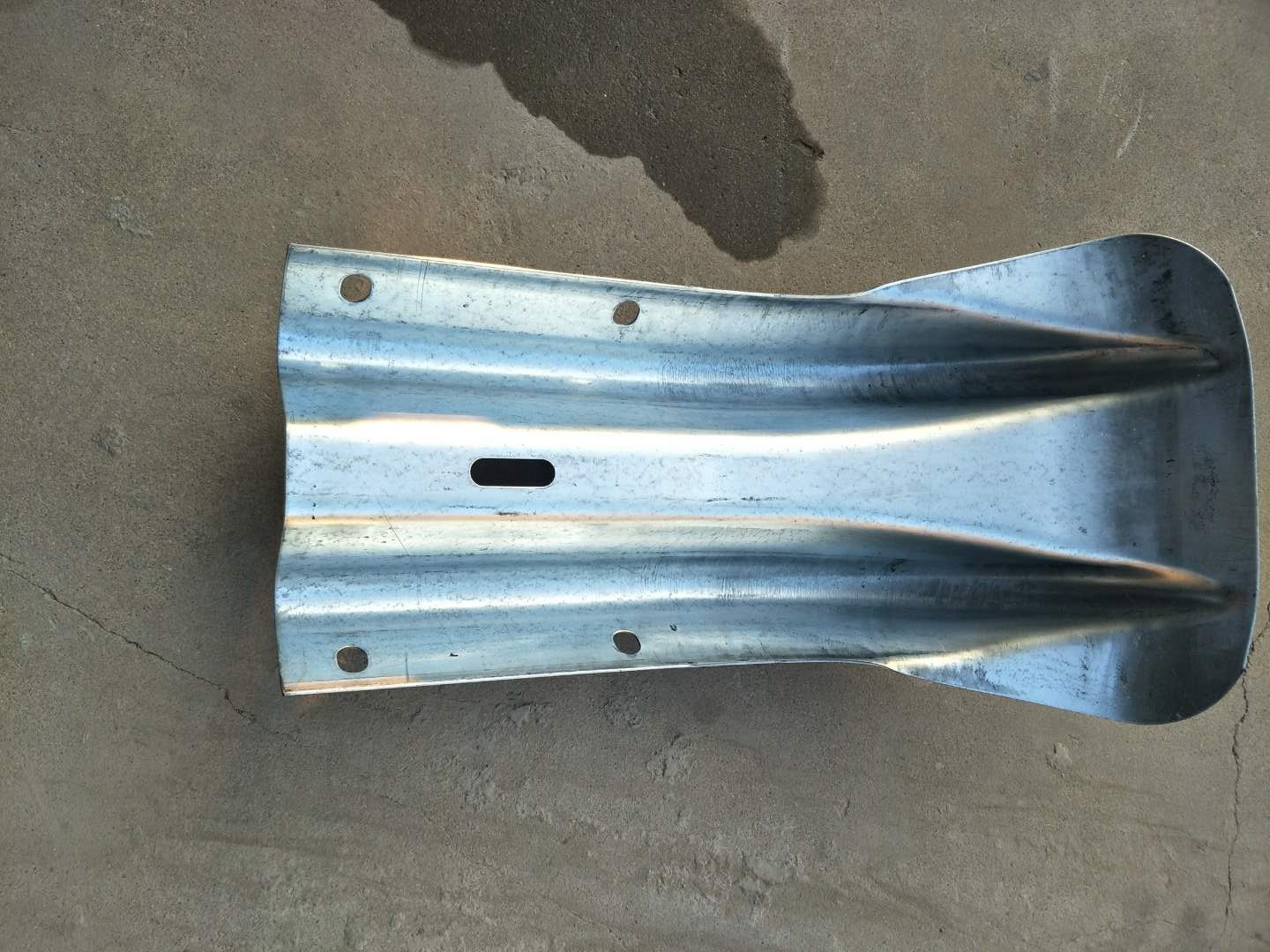 Galvanized fishtail guardrail end component photographed by Tianshun